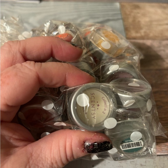 Small lot of scentsy samples - Picture 3 of 5